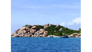 Đảo Bình Ba nơi mà du khách có thể thả mình ngắm bình minh lên và thỏa sức lặn ngắm san hô, câu cá.  